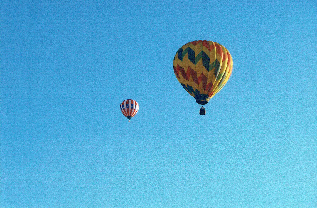 HotAirBalloon_RWB_RibbonStripe